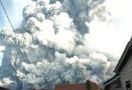 Gunung Sinabung Erupsi Lagi, Empat Kecamatan Tertutup Abu Vulkanik - JPNN.com