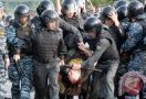 Gubernur Ditangkap Polisi, Ribuan Warga Nekat Berdemonstrasi di Tengah Pandemi - JPNN.com