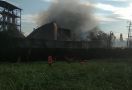 Ledakan dari Pabrik Bioethanol di Mojokerto, Warga Panik, Berhamburan Keluar Rumah - JPNN.com