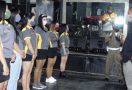 Sejumlah Perempuan Berpakaian Minim Berbaris di Depan Pria, Apa yang Terjadi? - JPNN.com
