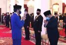 Presiden Menganugerahi Tanda Kehormatan Bintang Jasa Utama Kepada Ahmad Basarah - JPNN.com