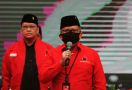 Puan Menunjukkan Amplop, Sudah Ada Nama Paslon untuk Pilkada Surabaya, yang Terpilih... - JPNN.com