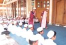 Laznas Dewan Dakwah Sebut Guru Mengaji Berperan Menjaga Moral Masyarakat - JPNN.com