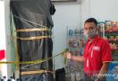 Maling Bermasker Bobol Mesin ATM dalam Minimarket, Uang Ratusan Juta Rupiah Raib - JPNN.com