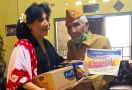 Berbagi Susu Untuk Lansia, Anne Avantie: Usia Boleh Senior, Tetapi Harus Terus Berkarya - JPNN.com