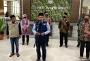 Covid-19 Menjalar di Pabrik, Kang Emil Tak Mau Lagi Ada Ruang Merokok Bersama - JPNN.com