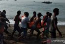 Ada Benda Mengapung di Pantai Karanghawu, Ternyata, Warga Langsung Lapor Polisi - JPNN.com