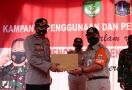 Pemkot dan Polres Jakut Bagikan Ribuan Masker ke Masyarakat - JPNN.com