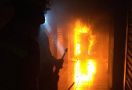 Kebakaran Melanda Pertokoan di Pasar Baru Bekasi - JPNN.com