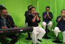 Gandeng Dwiki Dharmawan, Izzatul Islam Padukan Nasyid dengan Orkestra - JPNN.com