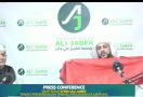 Sudah Ditusuk, Syekh Ali Jaber Berikan Hadiah Terbaik untuk Alfin Andrian - JPNN.com