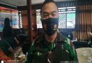 KKSB Bergerak ke Koramil, Terjadi Kontak Tembak dengan TNI, Pratu Dwi Akbar Meninggal - JPNN.com