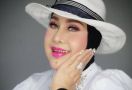 Ratu Dangdut Elvy Sukaesih Hebohkan Gerbang KDI Malam Ini - JPNN.com