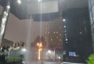 Hujan Deras Mengguyur, Atap Gedung KPK Roboh - JPNN.com