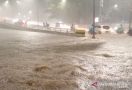 Jakarta Diguyur Hujan Lebat, Ini Daftar Jalan-Jalan yang Terendam Banjir - JPNN.com