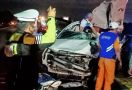 Innova vs Tronton di Tol Sumo, Tiga Nyawa Melayang, Lihat Kondisi Mobilnya - JPNN.com