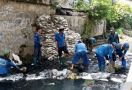 Jakarta Banjir Lagi, 985 Anak Buah Anies Baswedan Bersihkan Saluran Air - JPNN.com