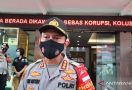Antisipasi Kerumunan saat Libur Nataru, Polisi Lakukan Penyekatan di Perbatasan Jakarta Selatan - JPNN.com