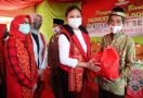 Gandeng Yayasan, Penasihat DWP Kemensos Salurkan Sembako di Ogan Ilir - JPNN.com