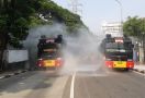 Putus Penyebaran COVID-19, Brimob PMJ Habiskan 6.000 Liter Disinfektan untuk Semprot Jalan - JPNN.com