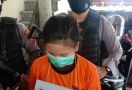 Dikawal 2 Polisi Bersenjata, Gadis Belia Penjual Sabu-Sabu Berkata.. - JPNN.com