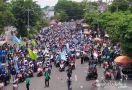 Demo Tolak UU Cipta Kerja di Surabaya, Massa Buruh Membeludak - JPNN.com