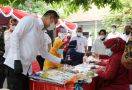 44 Ribu Keluarga di Surabaya Nikmati Beras Medium Bantuan Kemensos - JPNN.com