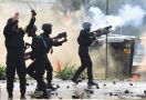 Duh, Perusuh Demo Tolak Ciptaker Merusak 18 Fasilitas Kepolisan di Jakarta - JPNN.com