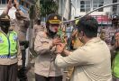 Kapolres Sukabumi Kota Menangis, Minta Maaf kepada Mahasiswa - JPNN.com