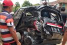 Mobil Hancur Ditabrak Kereta, Pengemudi Hanya Luka Ringan, Mukjizat - JPNN.com