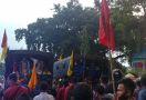 Polisi di Padang Baik Banget, Ratusan Demonstran Diantar Pulang - JPNN.com
