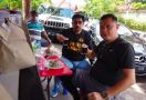 Motivator ini Kaget Lihat Cak Machfud Makan di Warung Pinggir Jalan - JPNN.com