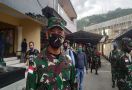 KKB Menyerang Kendaraan Militer, 3 Prajurit TNI Terluka - JPNN.com