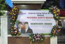 Ada Karangan Bunga Machfud Arifin di Pelataran Rumah Whisnu Sakti Buana - JPNN.com