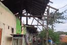 Rumah Rusak Disapu Puting Beliung di Bekasi Bertambah, Sebegini Jumlahnya - JPNN.com
