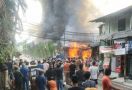 Kawasan Padat Penduduk di Simprug Gosong, Lahan Parkir Mal Senayan City Ikut Terbakar - JPNN.com