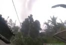61 Rumah di Sukabumi Rusak Diterjang Angin Puting Beliung - JPNN.com