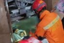 Lift Gedung Kimia Farma Bermasalah, Tiga Orang Termasuk Balita Terjebak 1,5 Jam - JPNN.com