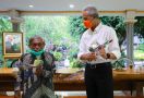 Hari Pahlawan, Pak Ganjar Baru Saja Menyelamatkan Hidup Veteran yang Berjualan Mainan Anak - JPNN.com