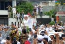 Disambut Massa FPI di Petamburan, Habib Rizieq Tersenyum Lebar - JPNN.com