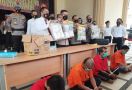 4 Anggota Sindikat Narkoba Ditangkap, 19,4 Kg Sabu-sabu Ditemukan dalam Ban Mobil - JPNN.com