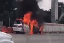 Mobil Alphard Ludes Terbakar di Tol Jagorawi - JPNN.com