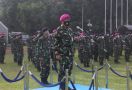 Kolonel Marinir Umar Farouq Berdiri di Depan Pasukan, Ada Momen 60 Detik - JPNN.com