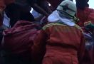 Warga Jatinegara Tewas di Atas Atap, Untung Anak Buah Anies Baswedan Sigap - JPNN.com