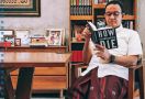 Analisis Pengamat soal Foto Anies Baswedan Baca Buku dan Kegusaran Masyarakat - JPNN.com