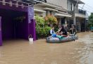 Kesaksian Warga Tiba-tiba Air Merendam Ratusan Rumah, Tanggul Kali Jebol - JPNN.com