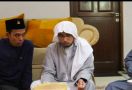 Ustaz Maaher Dilarikan ke RS Polri, Ini Penyebabnya - JPNN.com