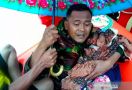 Detik-detik Prajurit TNI Selamatkan Bayi dan Ibu Terjebak Banjir di Rantau Peureulak - JPNN.com