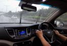 Pengemudi Mobil Dilarang Ngebut saat Hujan, Begini Alasannya - JPNN.com