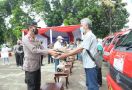 Korlantas Serahkan 9.500 Sembako ke Opang dan Sopir Angkot di Bintaro - JPNN.com